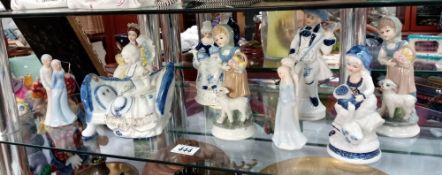 A quantity of blue & white plus other figures