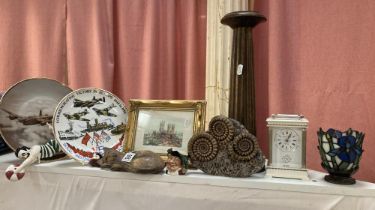 A quantity of miscellaneous collectable items