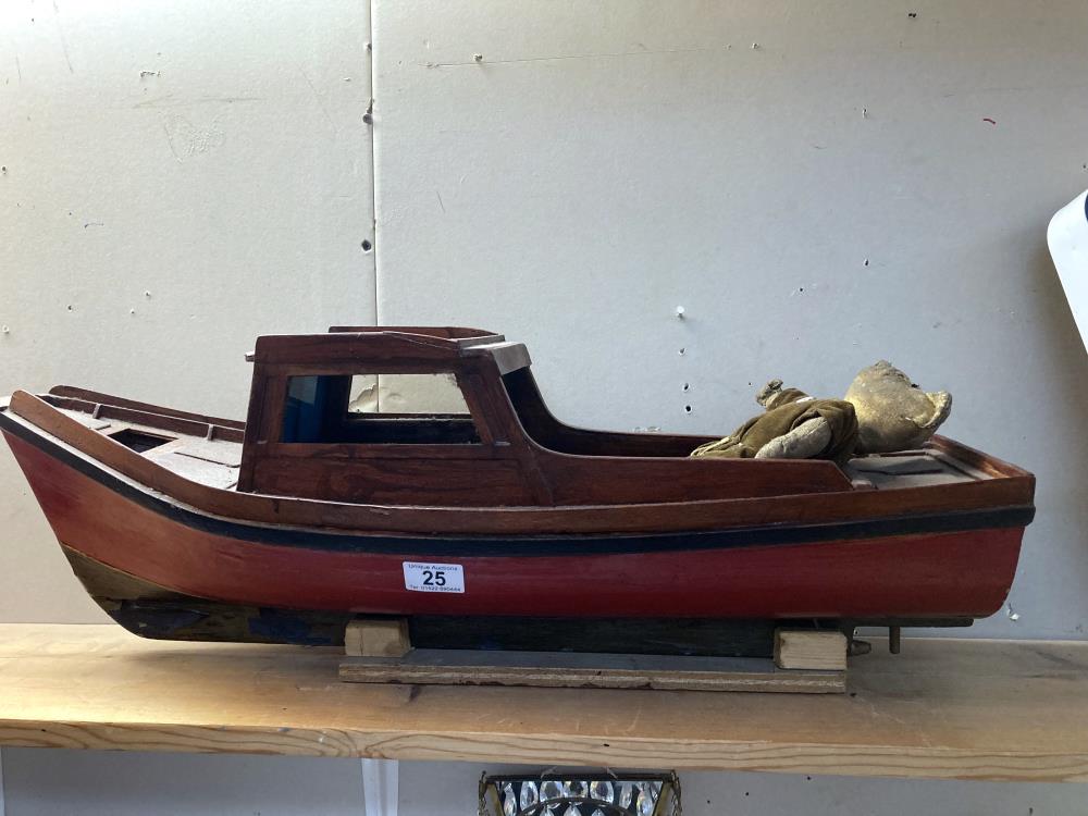 A model boat with an old teddy bear - Image 3 of 3