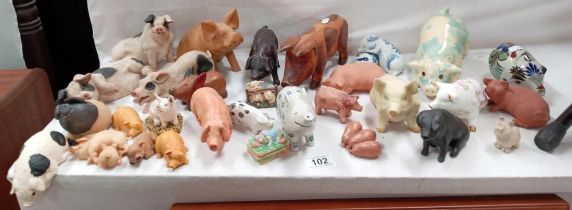 A good lot of pigs, wood, ceramic etc