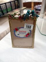 A vintage market 6" x 4" photo frame