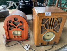 2 Vintage style radios