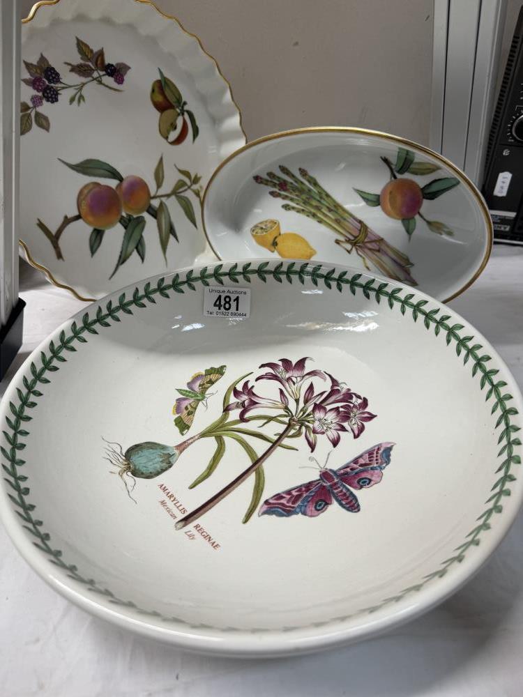 A large Port Meirion bowl & 2 Royal Worcester 'Evesham' dishes