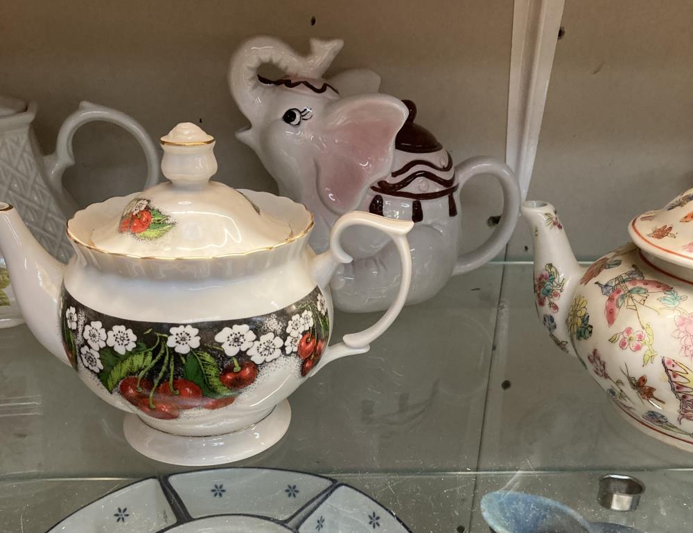 A quantity of teapots & A Hors D'oeuvres dish etc - Image 3 of 4