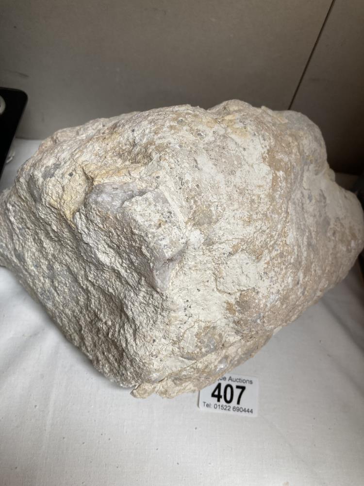 A 4.94kg quartz geode - Image 2 of 2
