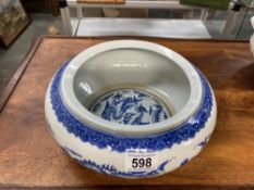 A Chinese blue & white dragon decorated bowl. (4 character mark to bottom)