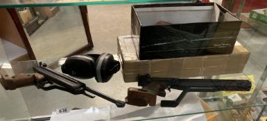 2 Air pistols & accessories