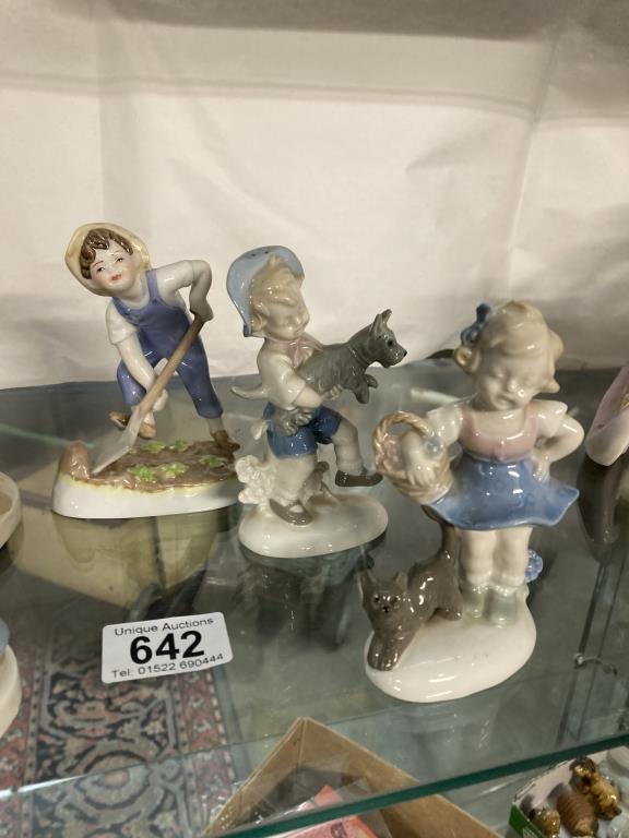 5 Porcelain figures of children including Royal Worcester - Image 3 of 3
