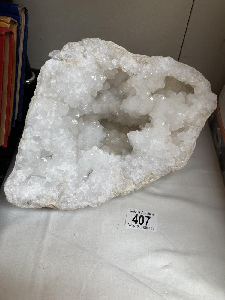 A 4.94kg quartz geode