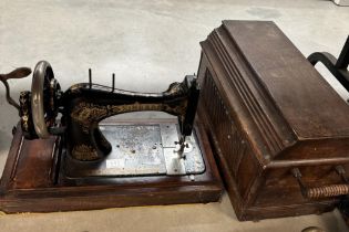 A vintage ornate Singler sewing machine (Hand cranked)