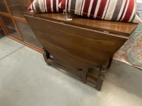 An oak drop leaf table