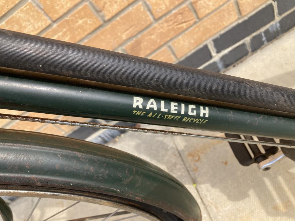 A vintage Gents Raleigh bicycle - Image 2 of 2