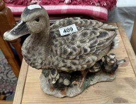 A Mother duck & duckling ornament (Ideal for garden)