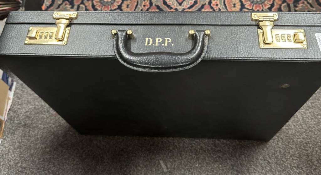 A large brief case - Image 2 of 2