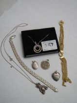 A mixed lot of 925 silver jewellery.