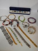 A good lot of costume bracelets (14 in total).