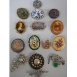 Fifteen good mid 20th century brooches.