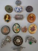 Fifteen good mid 20th century brooches.