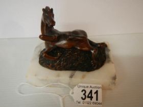 A good quality horse on a marble base paperweight.