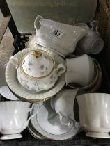 A quantity of mixed China / ceramics