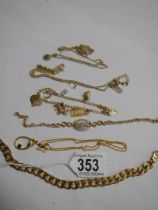 A mixed lot of yellow metal jewellery.