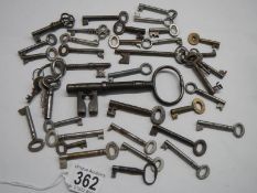 A mixed lot of old metal keys.