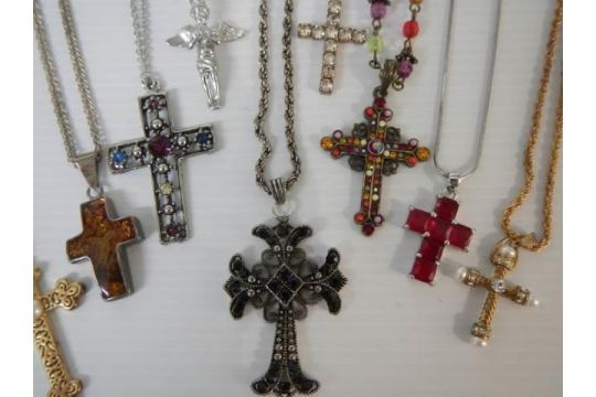 Nine assorted cross pendants. - Image 3 of 5