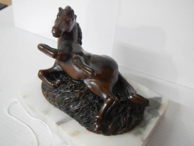 A good quality horse on a marble base paperweight. - Image 3 of 4