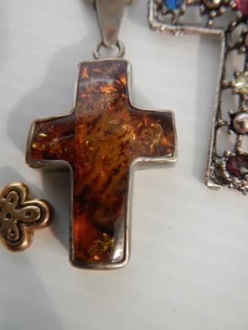 Nine assorted cross pendants. - Image 4 of 5