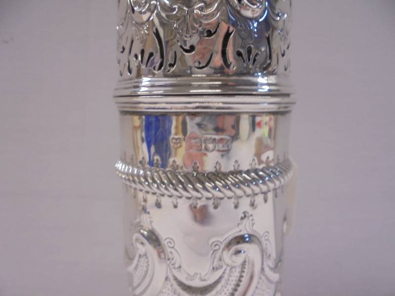 A silver sugar sifter, London 1903, 8.9 ozs. Josiah Williams & Co (George Maudsley Jackson & Davies) - Image 4 of 4