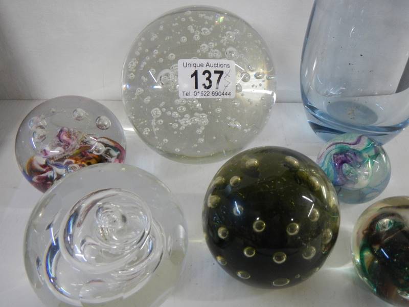 A collection of glass paperweights and a heavy glass vase. - Image 2 of 3
