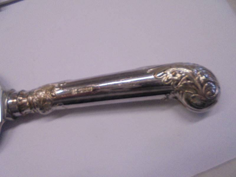 A silver handled cake slice and a carving set with silver mounts (knife a/f). - Image 3 of 7