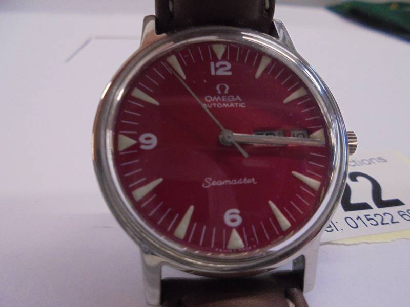 A vintage Omega Automatic Seamaster gent's wrist watch with red dial. - Image 3 of 6