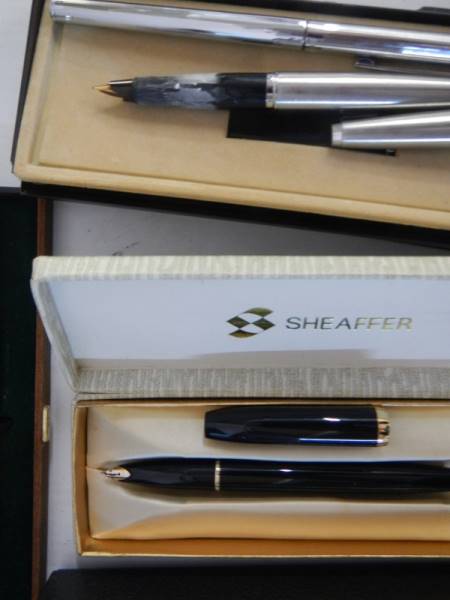 A collection of pens including Papermate, Shaeffer etc., some with gold nibs. - Image 2 of 6