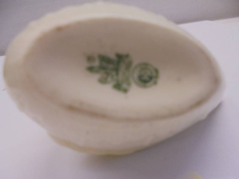 A vintage Belleek swan creamer - 6th mark, 1965 - 1980. - Image 3 of 3