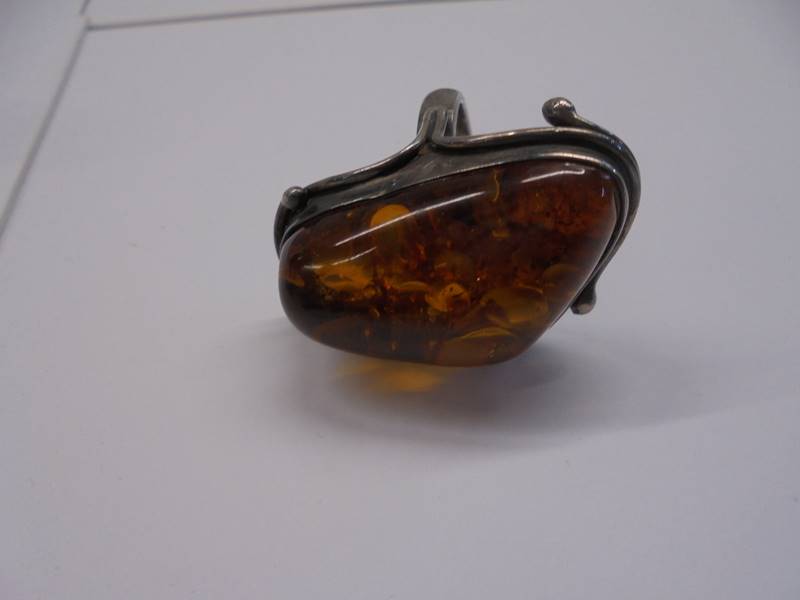 A Colonia silver and amber dress ring, size Q. - Image 2 of 2