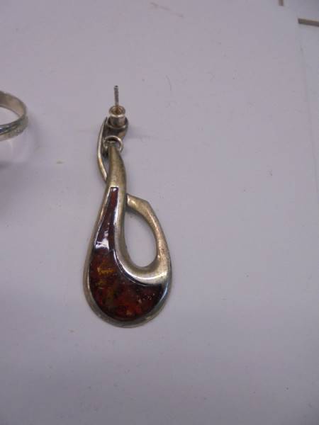 A silver and amber ring, size N and a pair of white metal and amber earrings. - Image 2 of 4