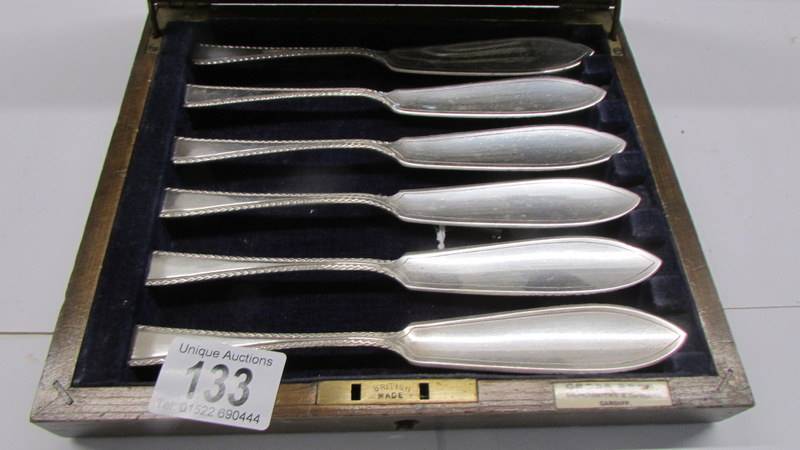 An oak cased set of fish knives and forks. - Image 3 of 4