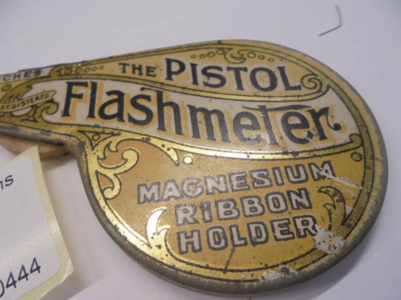 A vintage 'The Pistol Flashmeter' magnesium ribbon holder tin for photographers. - Image 2 of 4