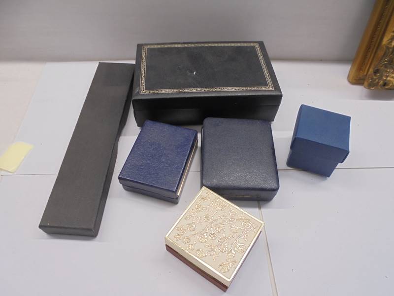 A quantity of assorted jewellery and watch boxes. - Image 4 of 4