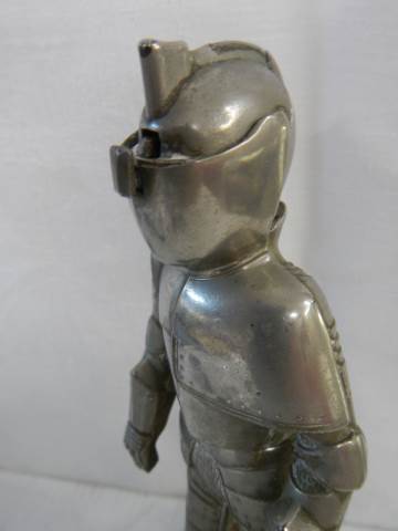 A mid 20th century table lighter in the form of a standing knight. - Image 2 of 3