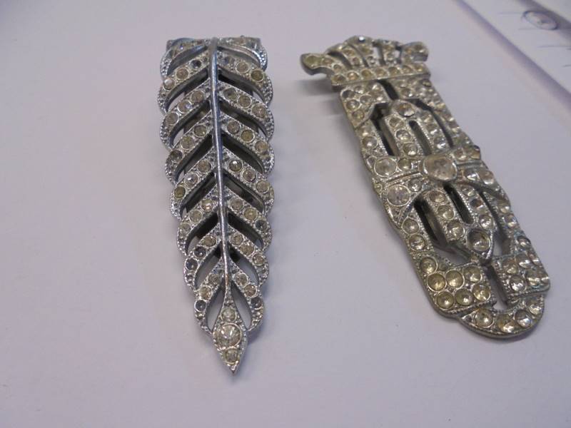 A quantity of paste clips and brooches, art deco in white metal, one stamped 'Kutiklip, ten in total - Image 4 of 6