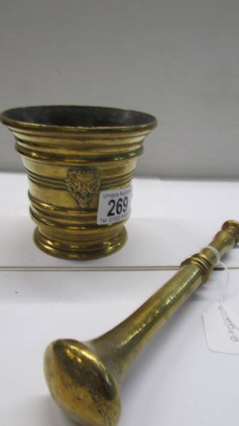 A brass pestle and mortar - Image 2 of 2