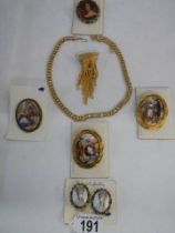 A mixed lot of costume jewellery including brooches.