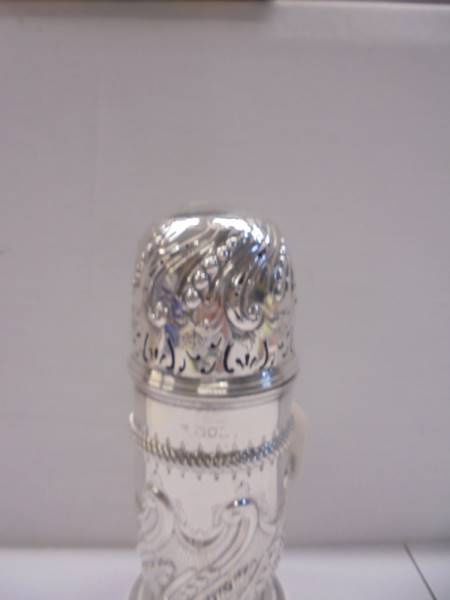 A silver sugar sifter, London 1903, 8.9 ozs. Josiah Williams & Co (George Maudsley Jackson & Davies) - Image 3 of 4