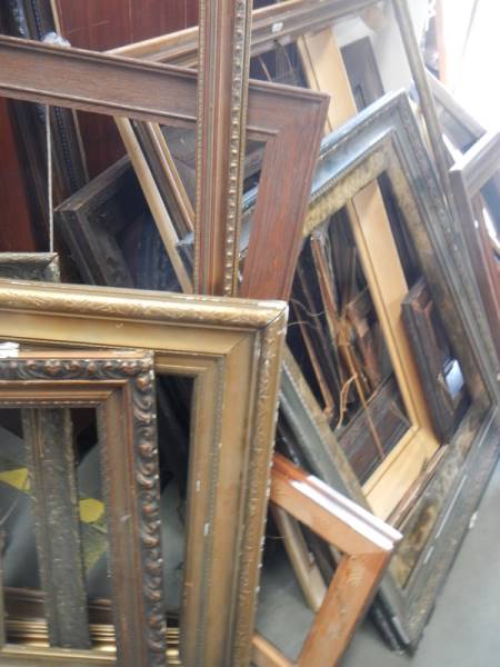 A good lot of old picture frames in various sizes, COLLECT ONLY. - Image 4 of 11