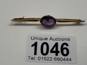 A15ct Gold Tie pin with Purple stone (total weight 4.45g)