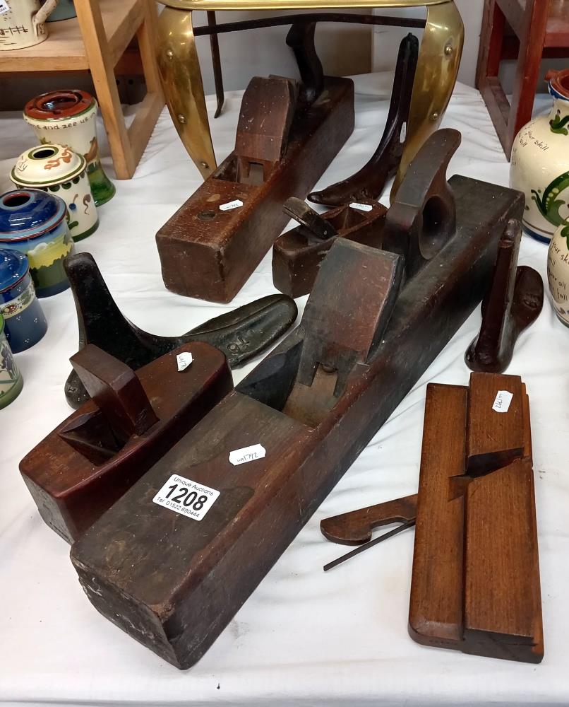 3 Metal shoe stretchers & 5 Vintage wooden planes