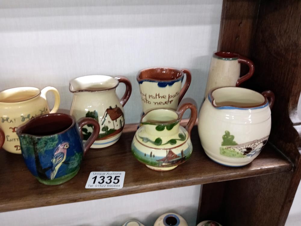 13 Torquay ware small jugs - Bild 3 aus 3