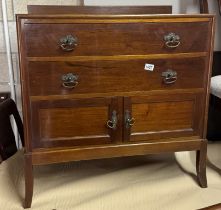 A late Victorian / Edwardian dining room chest of drawers with splayed legs. 83 x 53 x 86cm